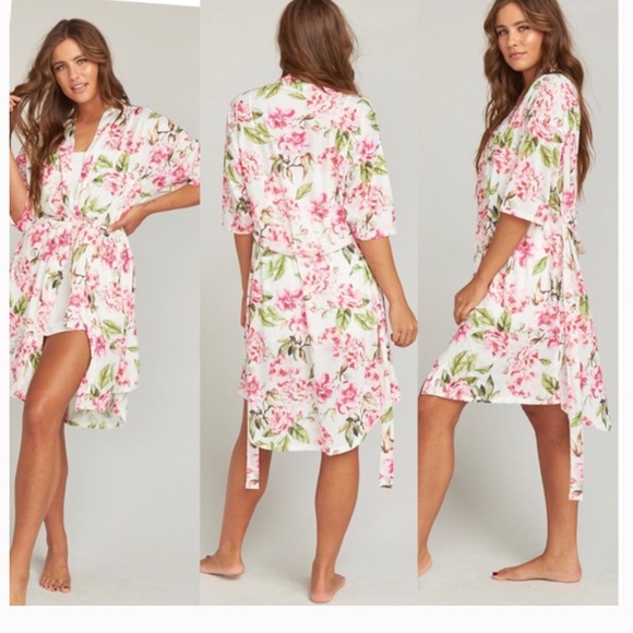🌹Show Me Your MuMu🌹Brie Robe ‘Garden of Blooms’ - Picture 2 of 13